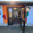 Eingangstür Kindergarten mit Öffnungsbegrenzer