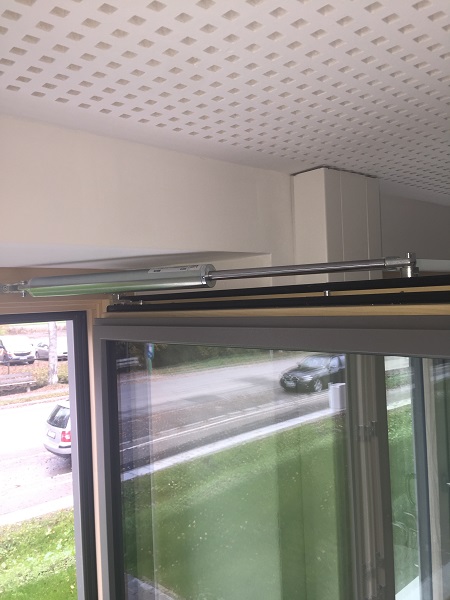 Les amortisseurs-limiteurs d'ouverture protègent les fenêtres